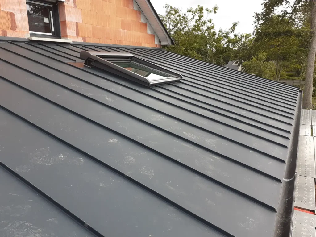 Habillage couverture aluminium et pose de velux sur toiture en construction sur Bouvron, Plessé et Campbon