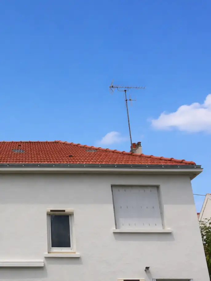 Rénovation toiture tuile avec reprise de zinguerie fait par votre artisan couvreur sur Bouguenais près de Nantes et St herblain